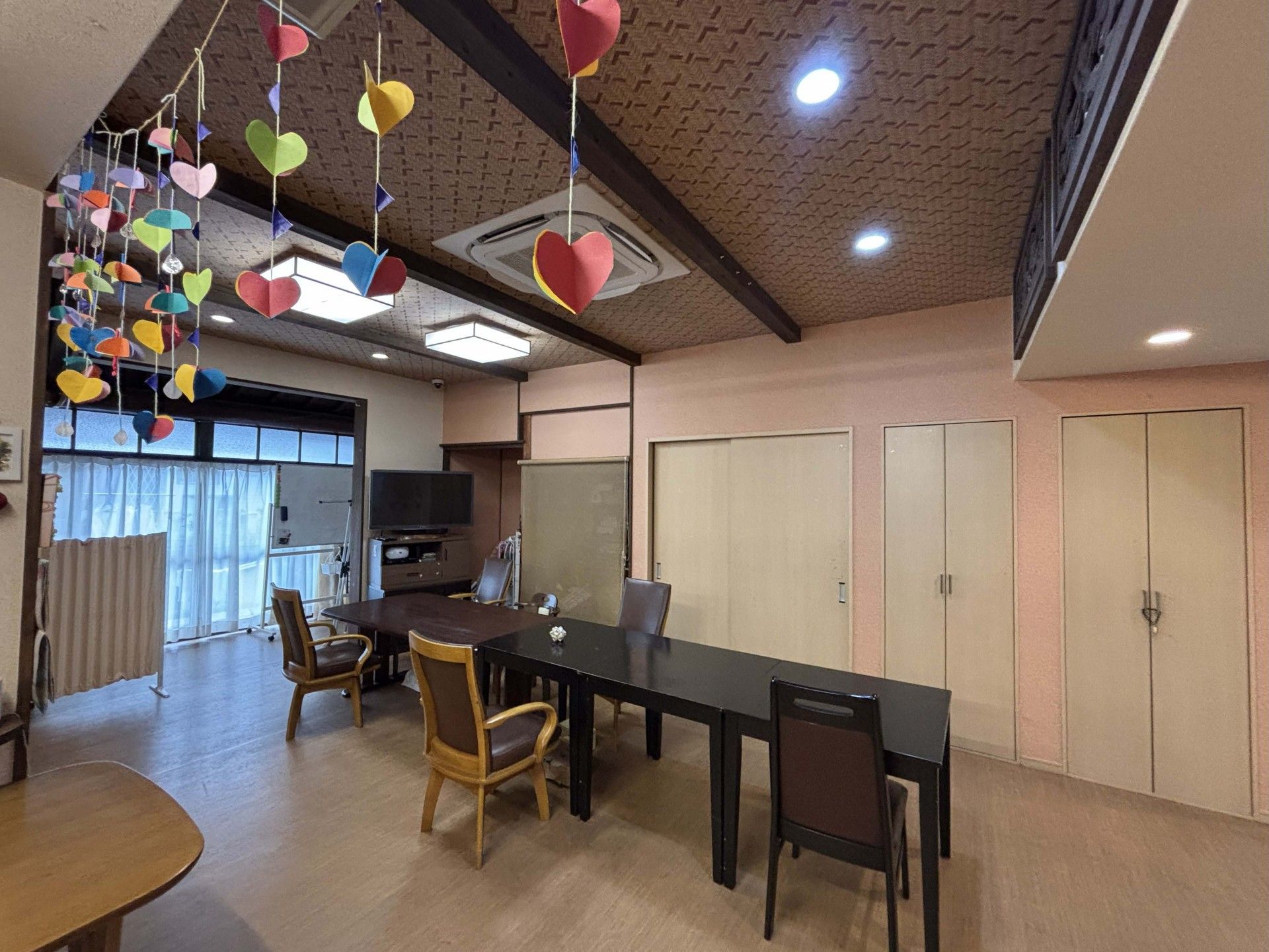 カラフルな飾りのある部屋