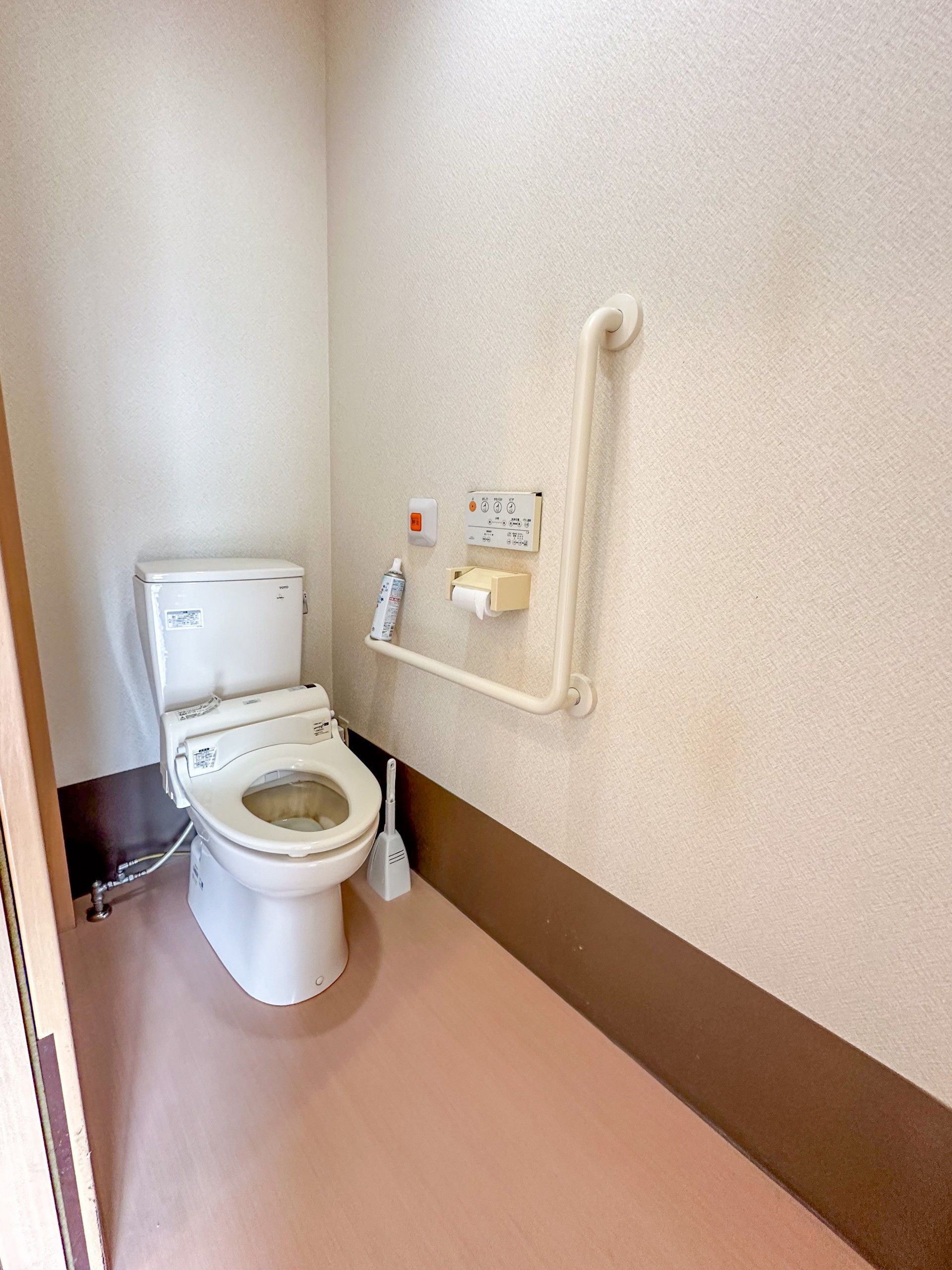 手すり付きトイレ空間