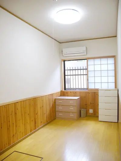 木目調の個室