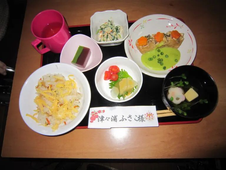 彩り豊かな食事の膳