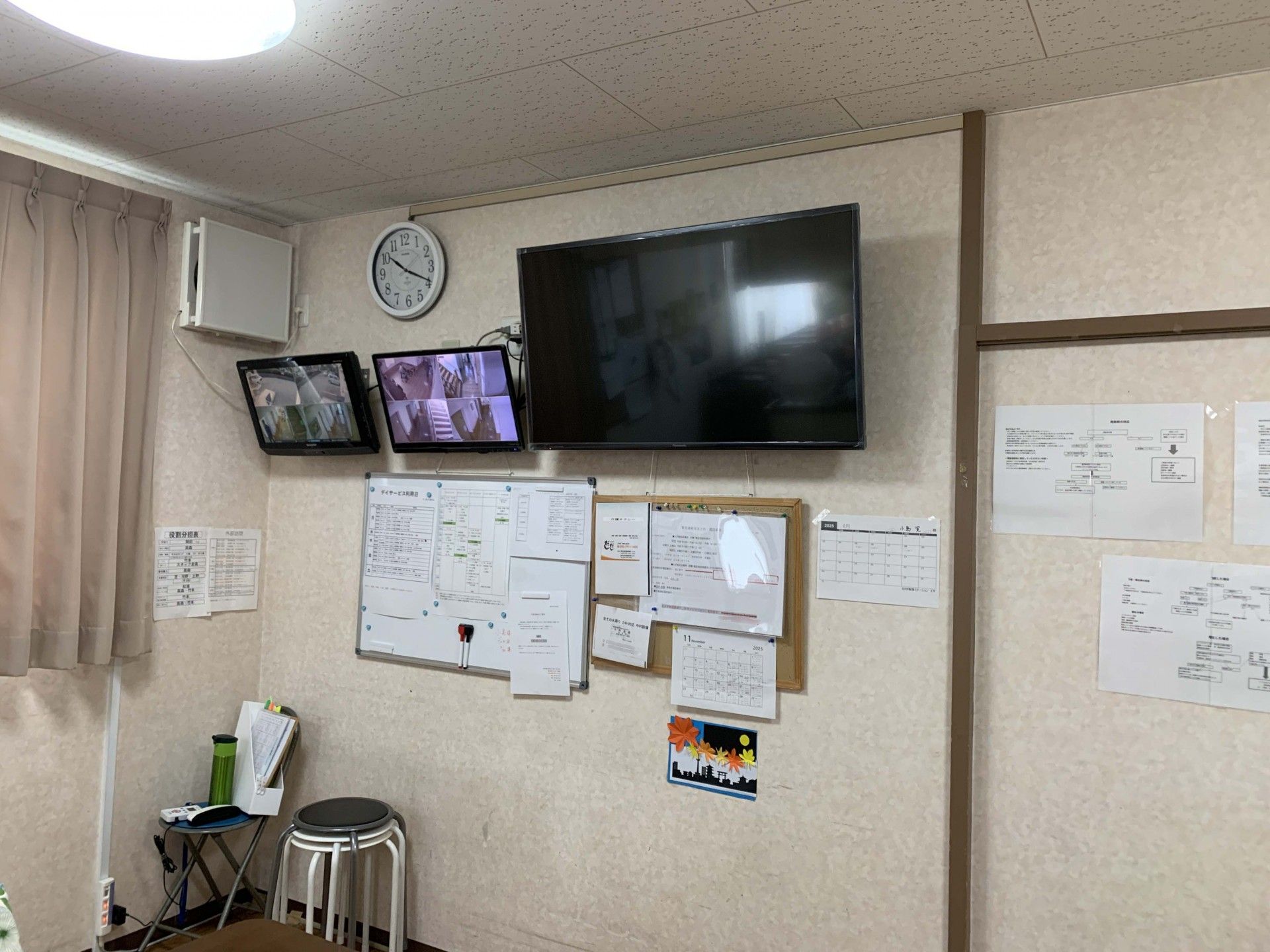 情報掲示板とモニター