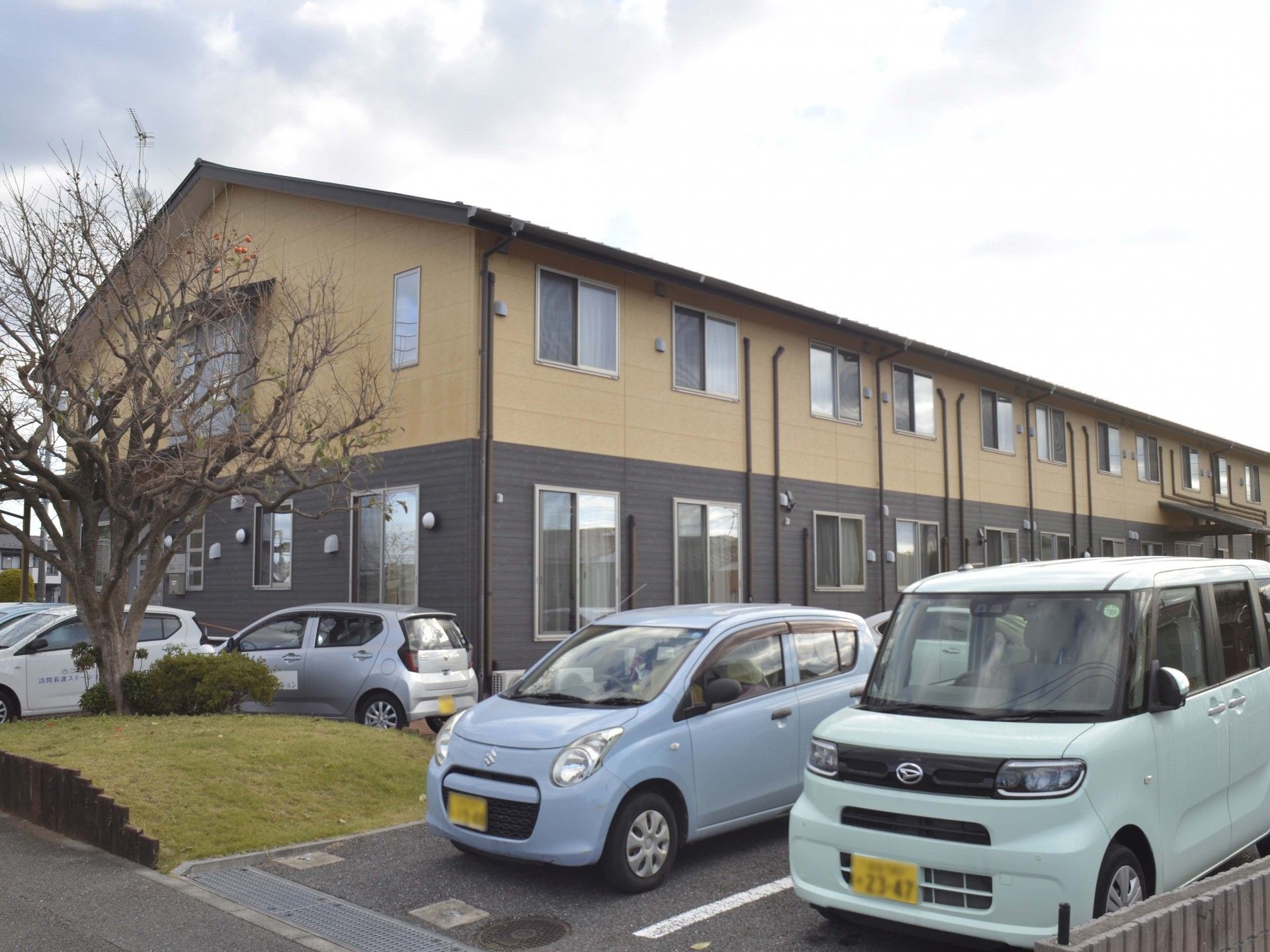 ゆったりとした外観の建物