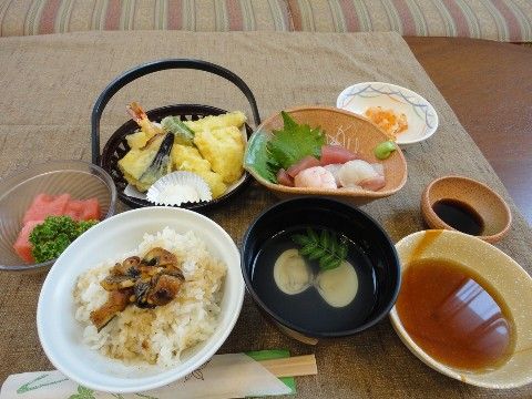 リビングかずほの食事。栄養バランスの整った美味しいお食事を毎日出来たてでご提供してまいります。