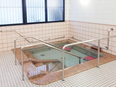 リビングかずほの大浴場。大きな浴槽では、手足を伸ばしてゆっくりとご自宅のようにご入浴をしていただけます。