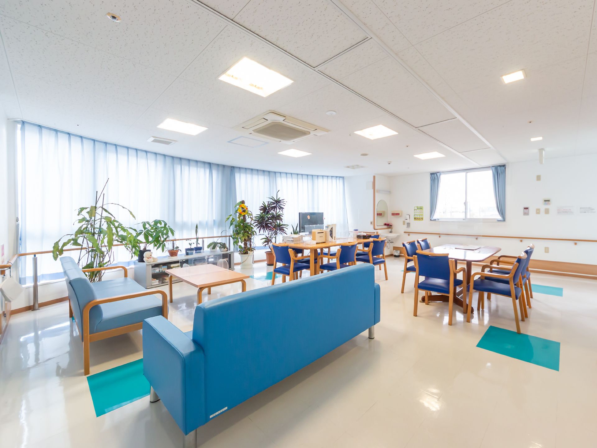 複数の椅子をご用意した共有スペース
