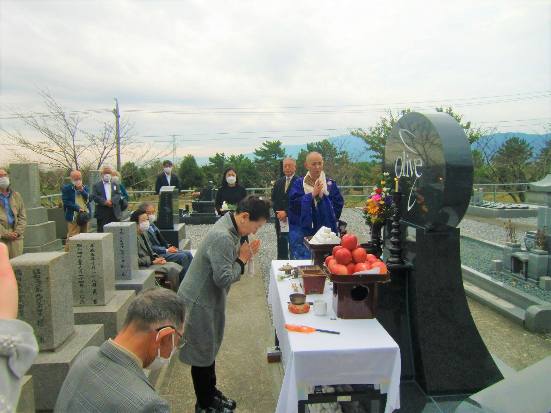 美濃国分寺の供養塔でお参り