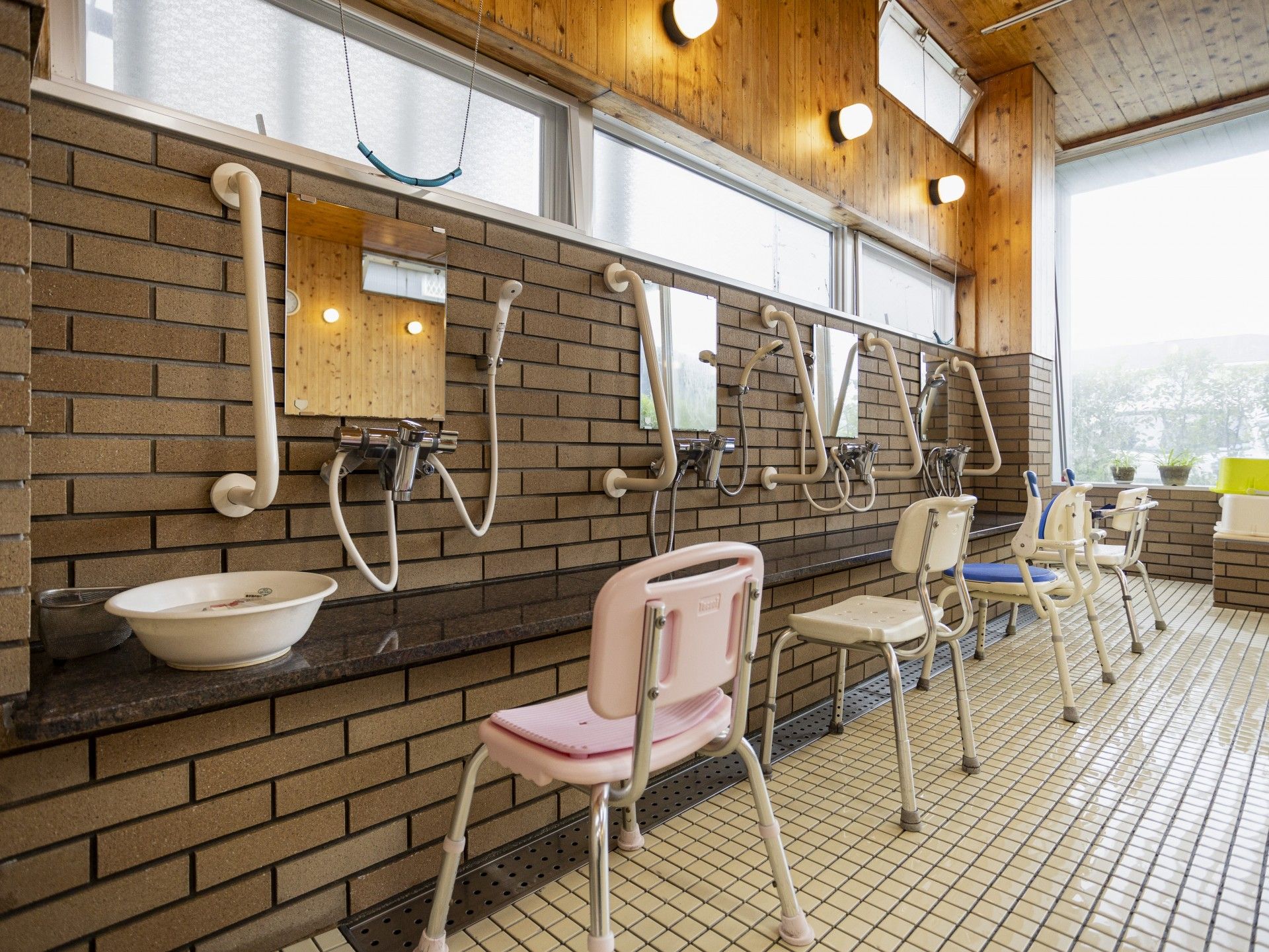 手すり付きの洗い場