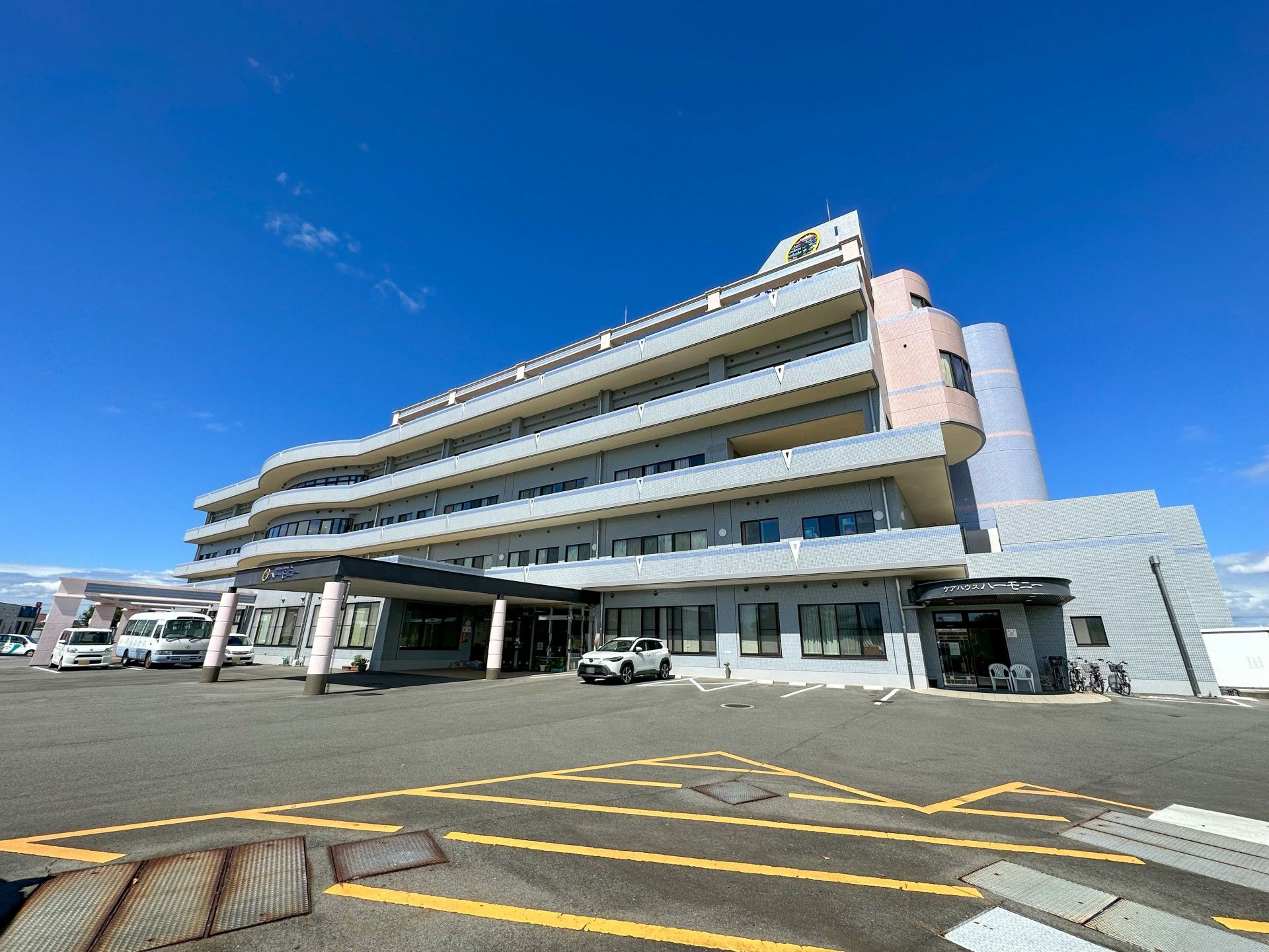 5階建ての大きな施設