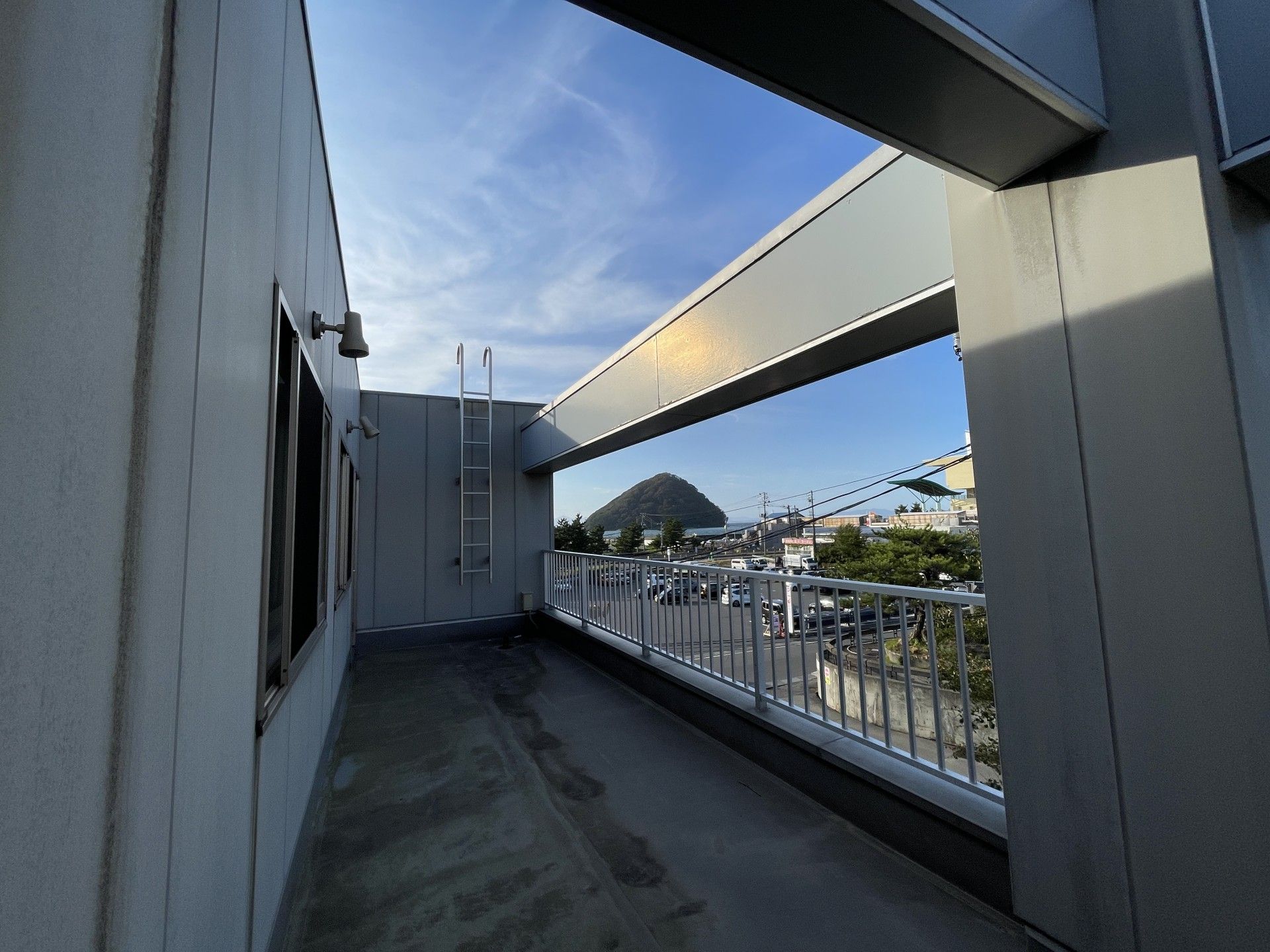 開放的なベランダの風景