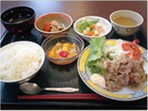 グランデかずほの食事。栄養バランスの良い食事を提供している。
