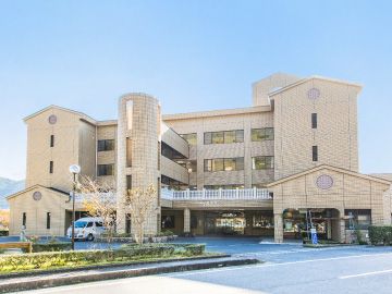 ゆったりとした建物の外観