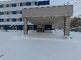 雪に覆われた建物の外観