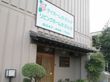 ふたりで談笑しているスタッフと高齢者。話を聞いている様子が分かる写真