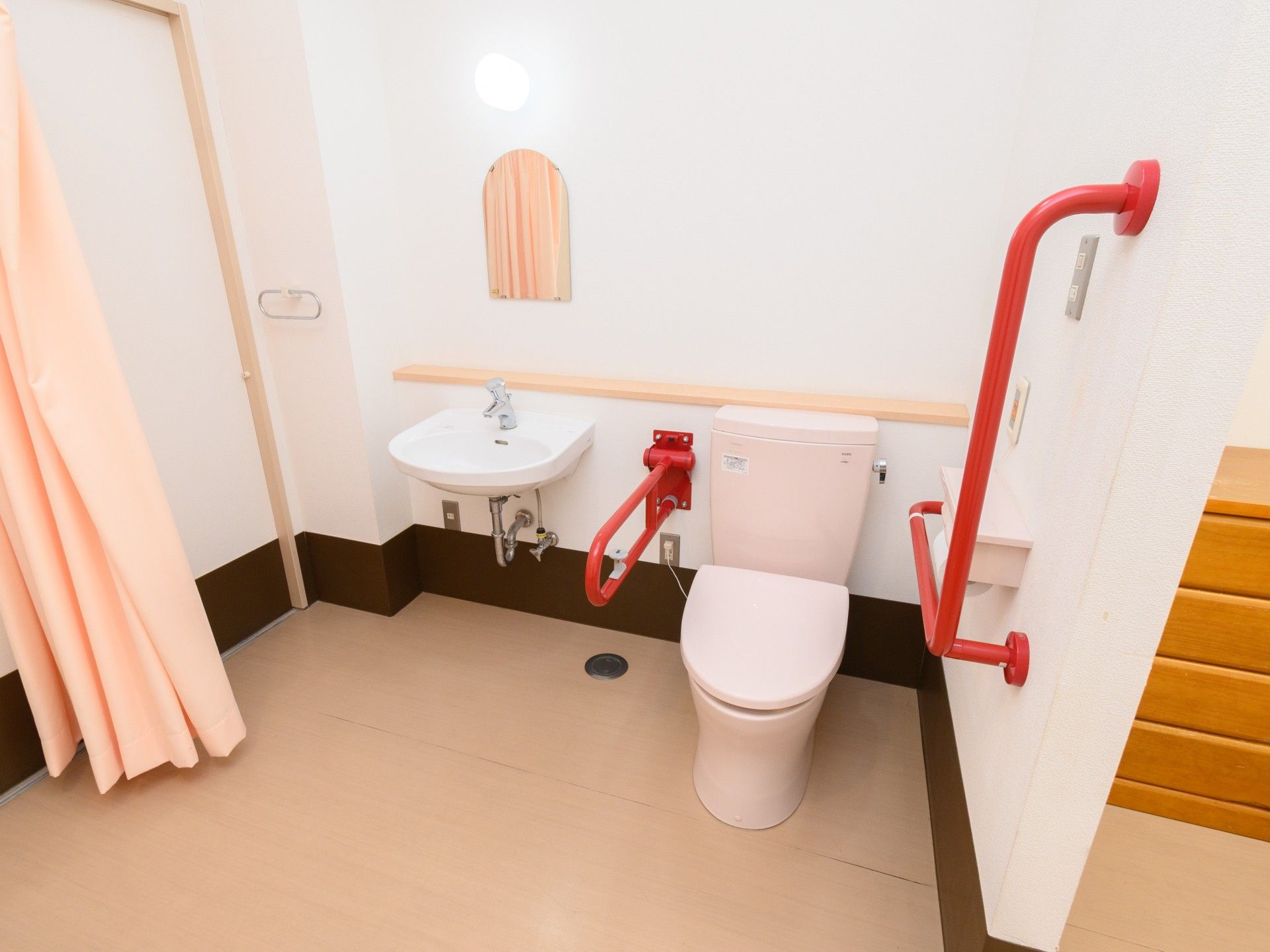バリアフリーのトイレ設備