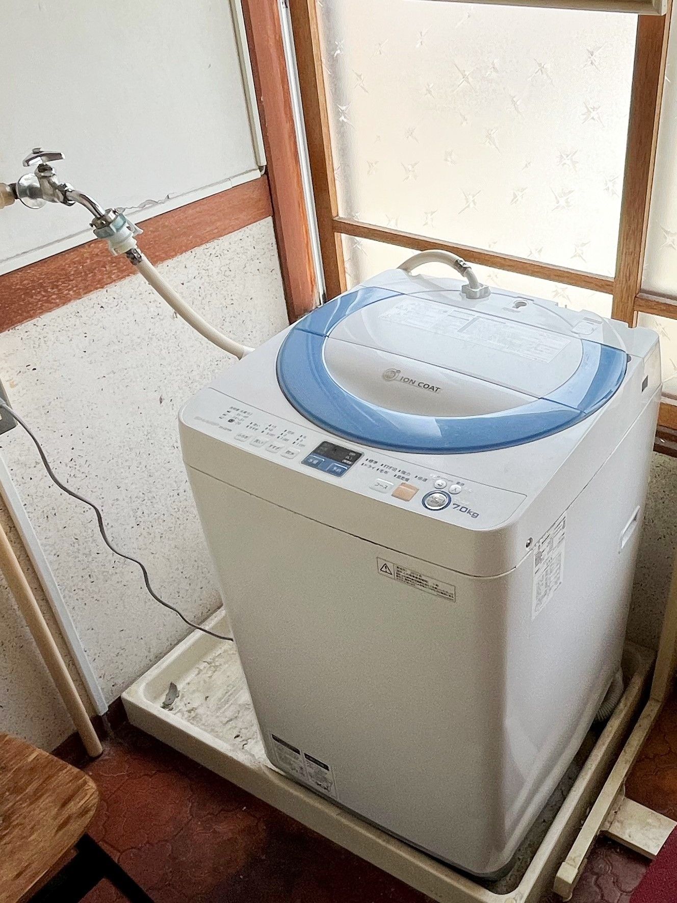洗濯機が設置された高齢者住宅の館内