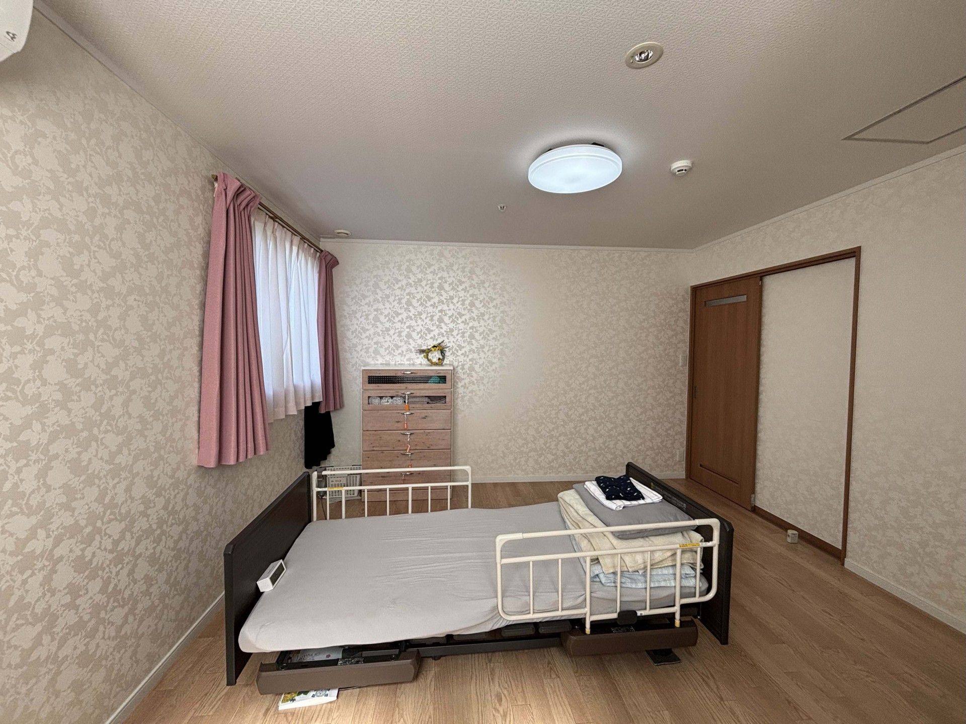 落ち着いた雰囲気の居室