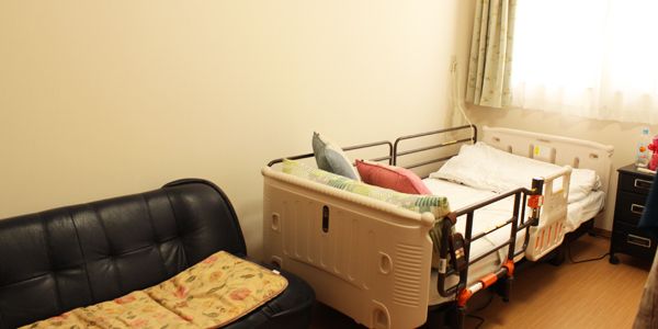 電動ベッドにソファー