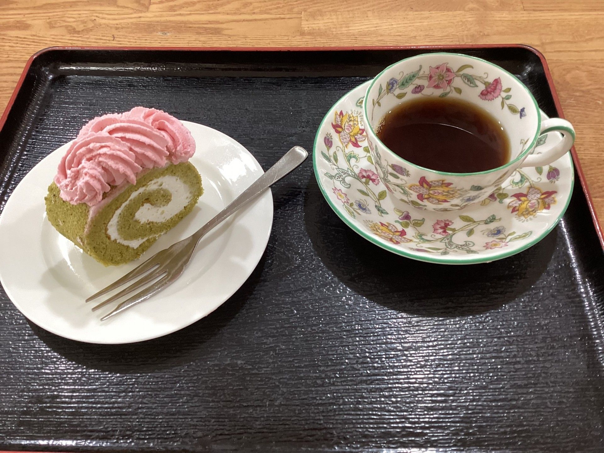 ケーキとコーヒーのセット