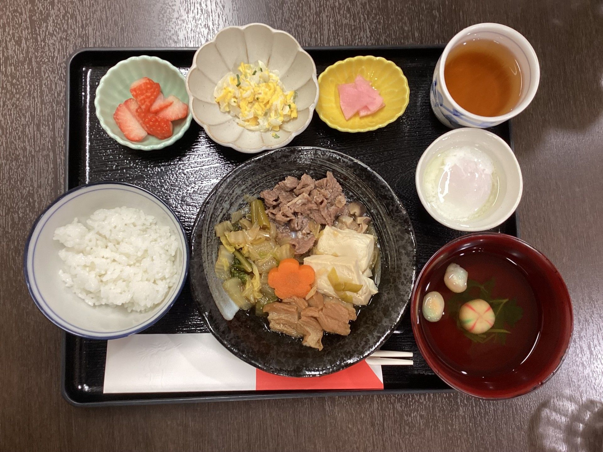 彩り豊かな食事の膳