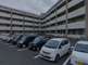 介護施設の外観と駐車場