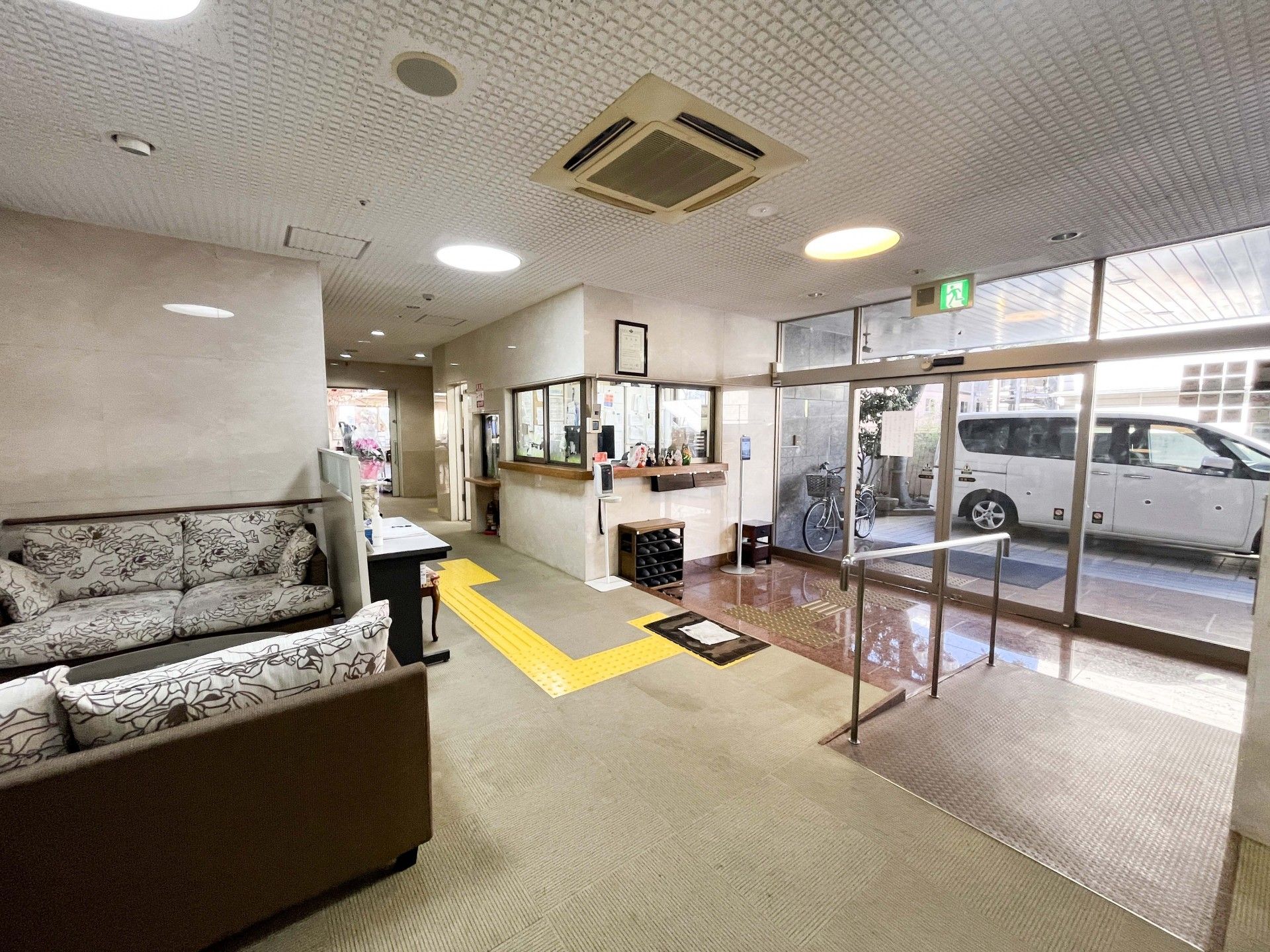 明るいエントランス