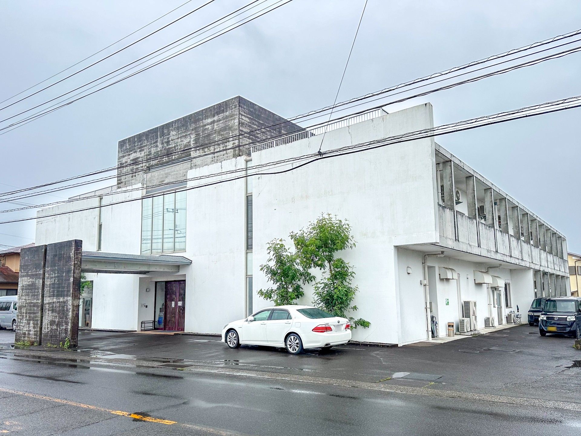 ゆったりとした建物の外観