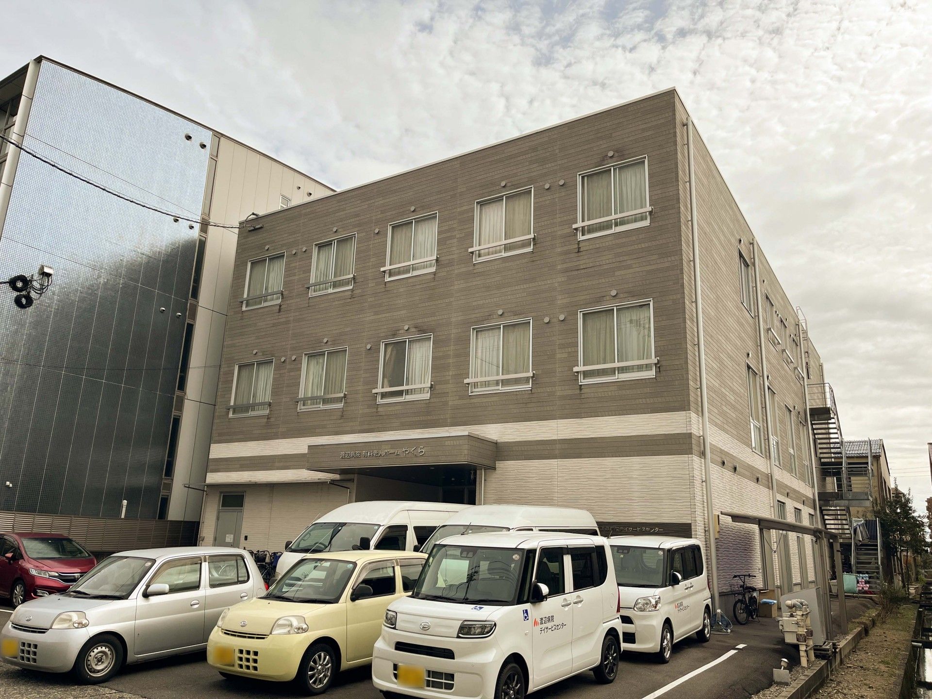 ゆったりとした建物の外観
