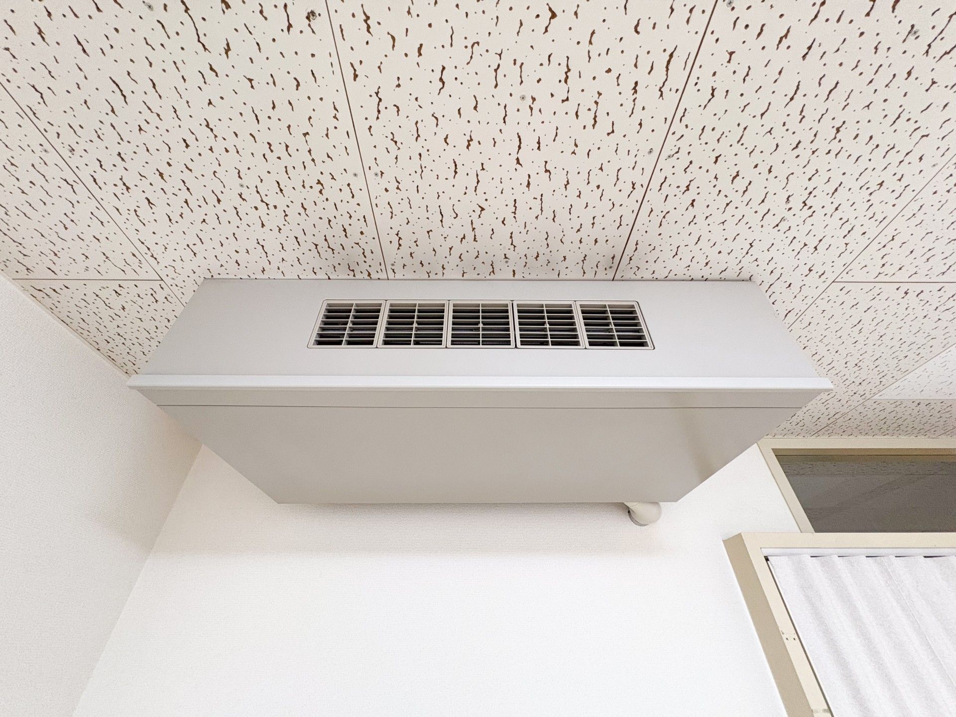 天井の空調設備