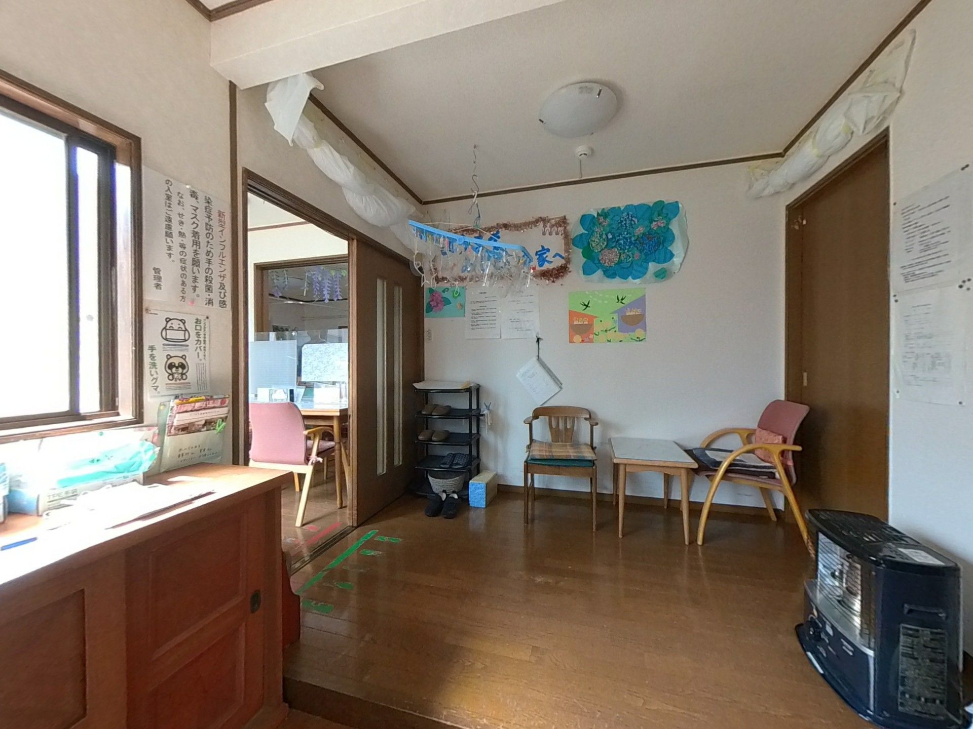 明るい室内の一角