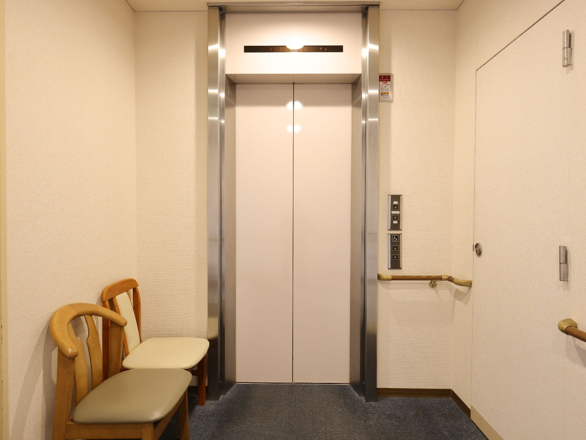 施設内エレベーター