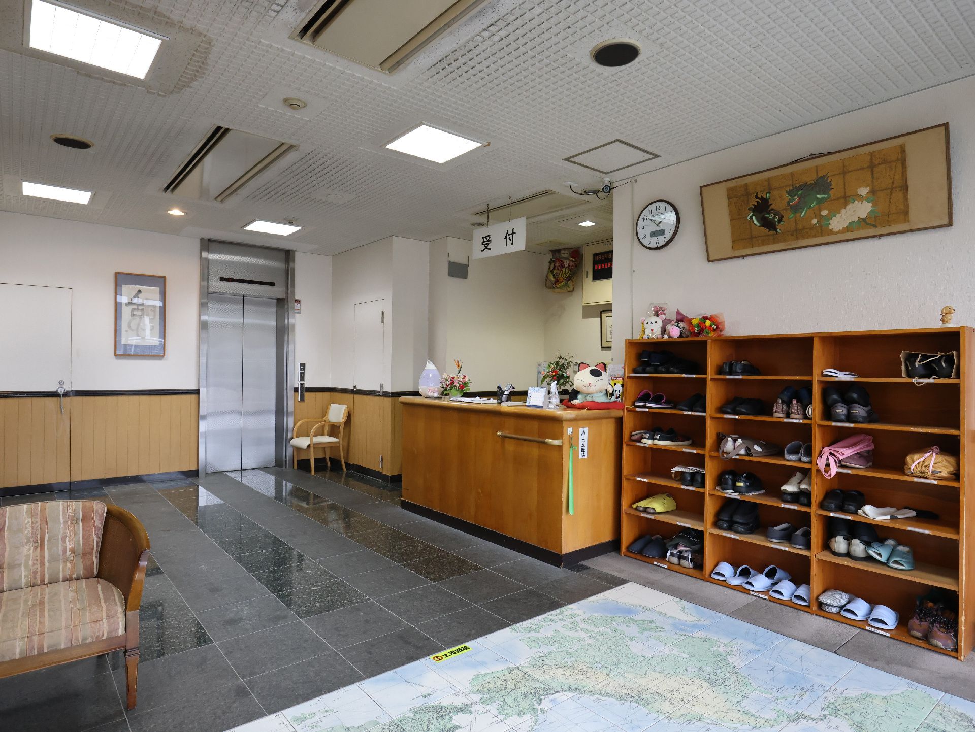 受付が設置されたエントランスホール