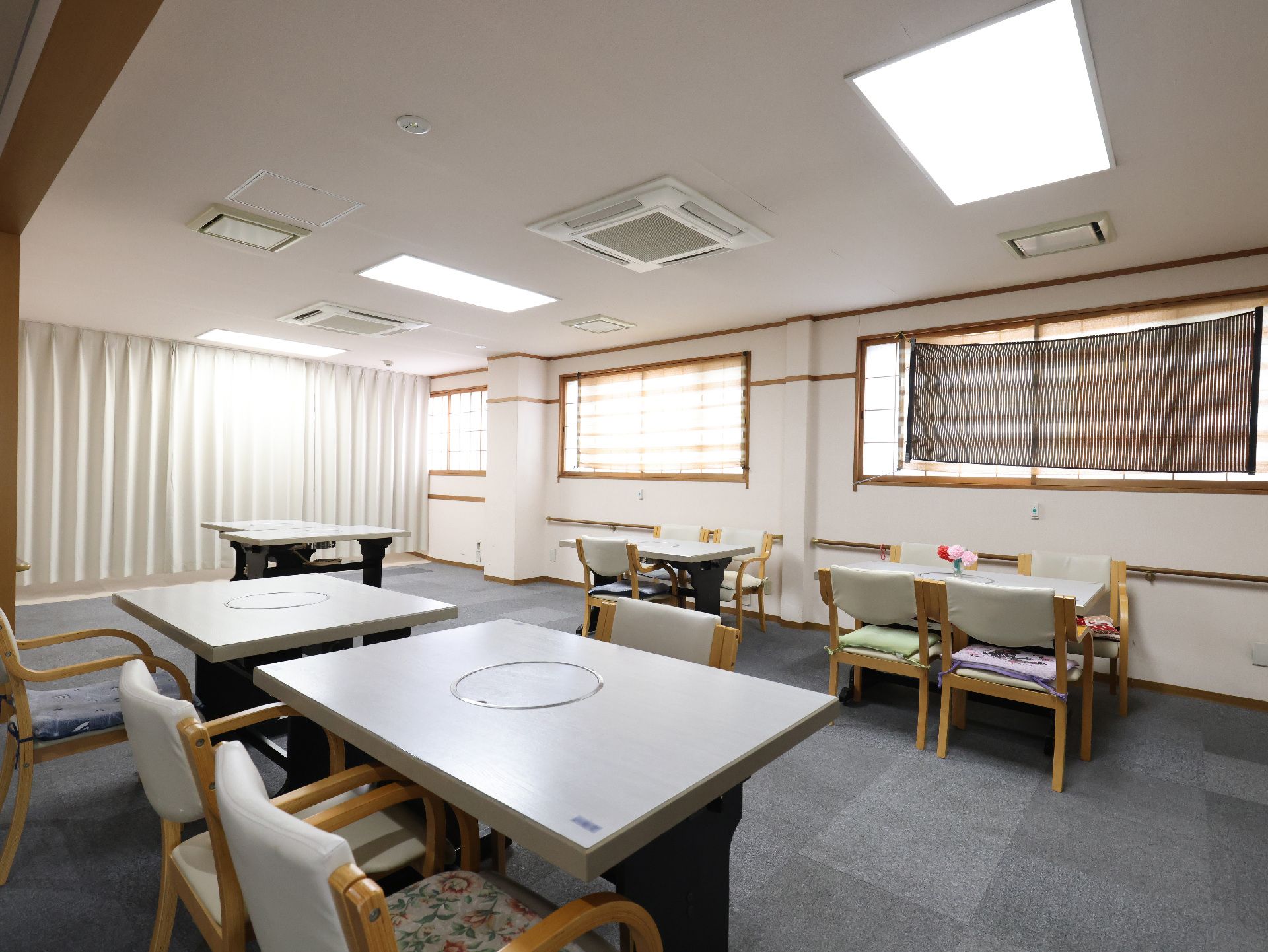 レクリエーションなどを行う食堂
