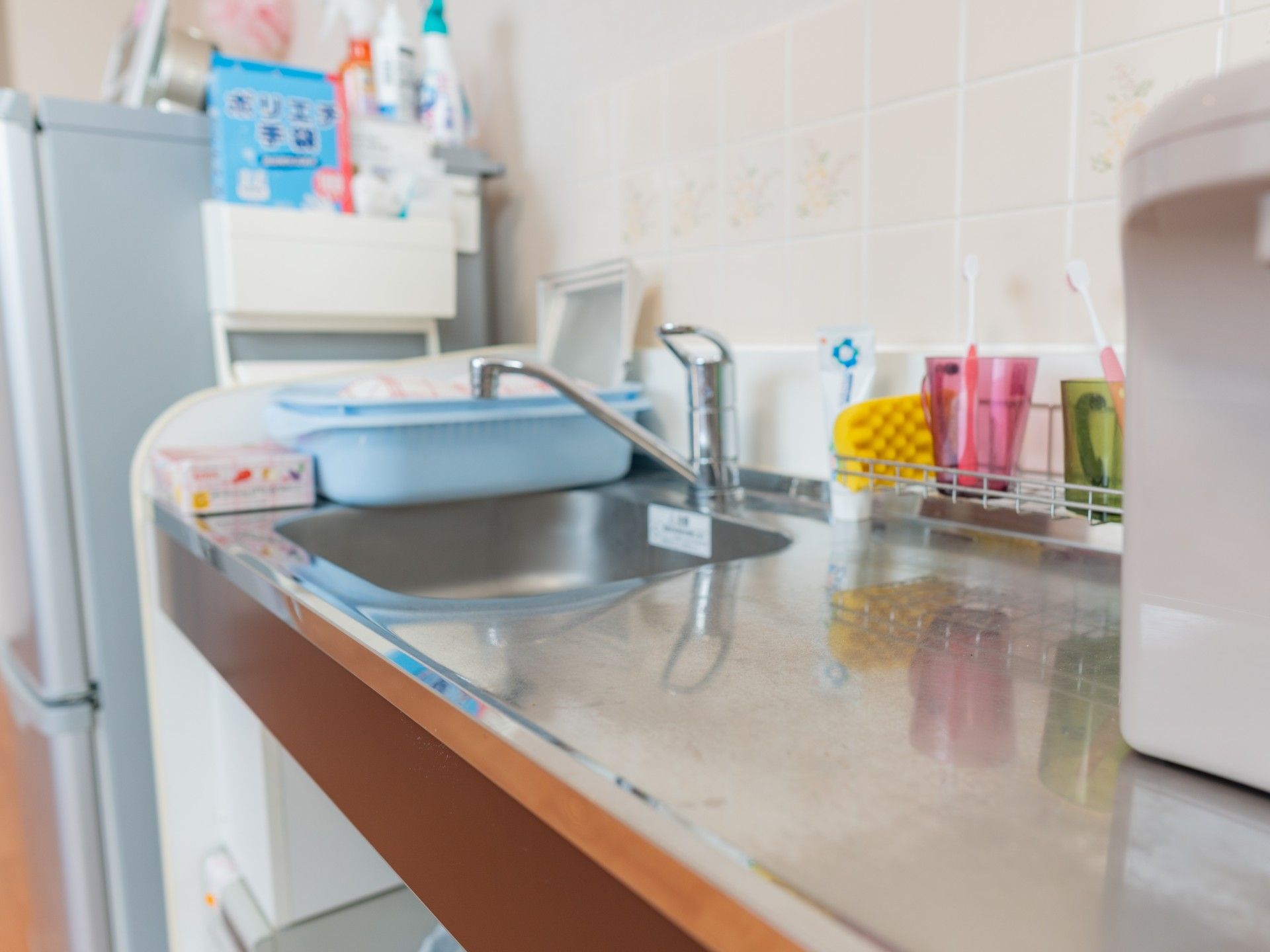 冷蔵庫横にあるシンク