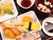 握りずしやてんぷらが並んでいる特別食のメニュー。華やかな一食分の写真