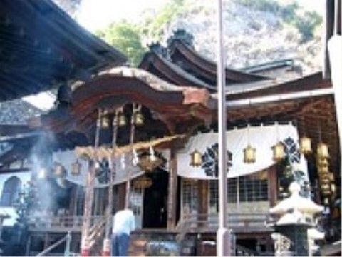 施設の近くには大きなお寺があり、地元の観光名所となっているので、散策の途中に立ち寄ることも可能である。