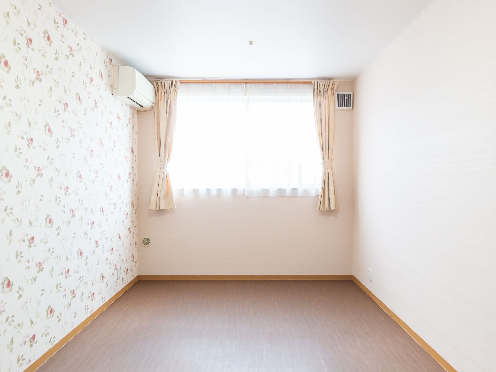 快適な温度調節をしていただける、エアコンが設置された居室