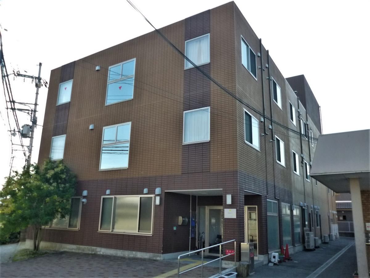 多階層の建物外観
