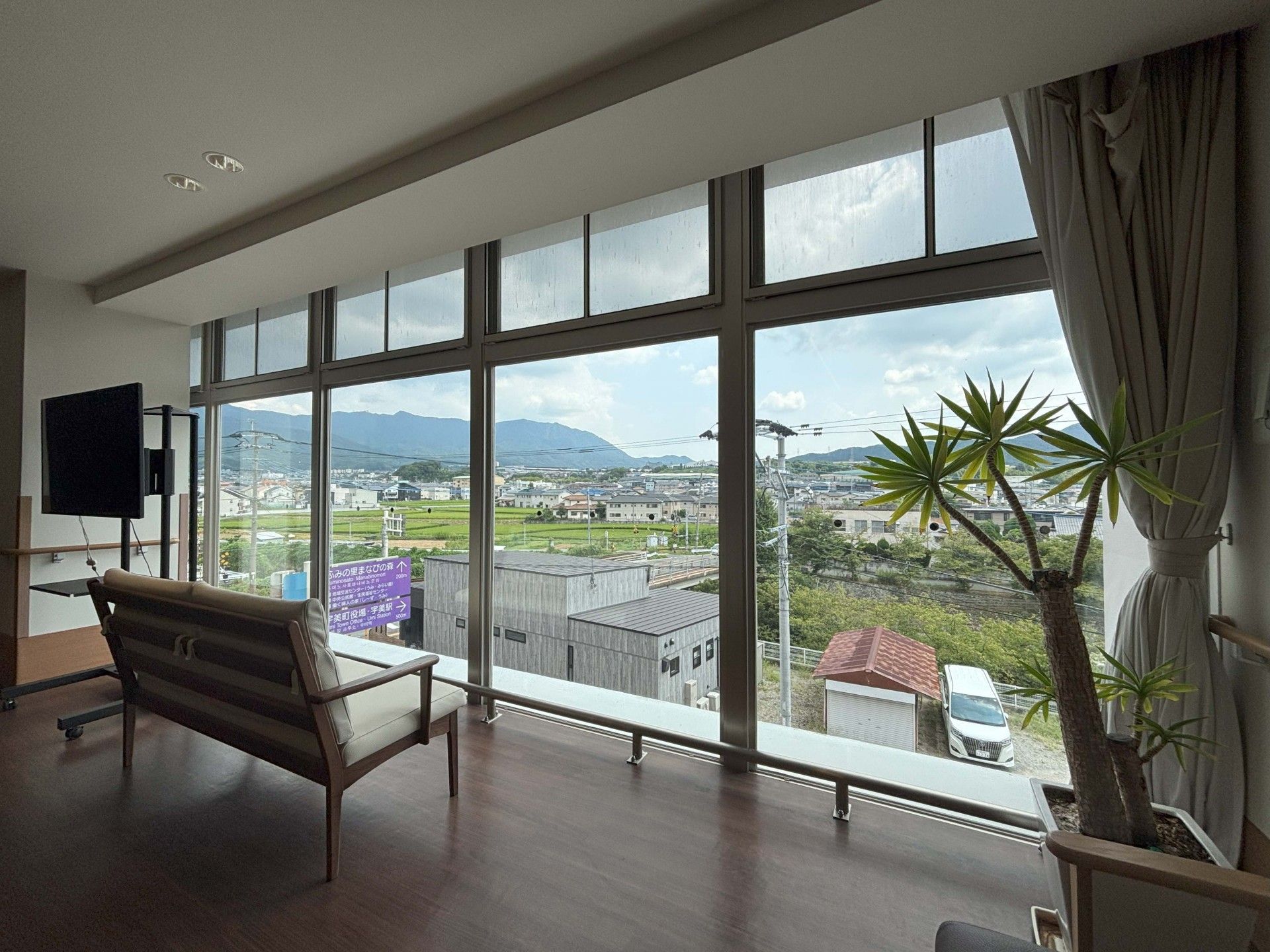 大きな窓のあるリビング
