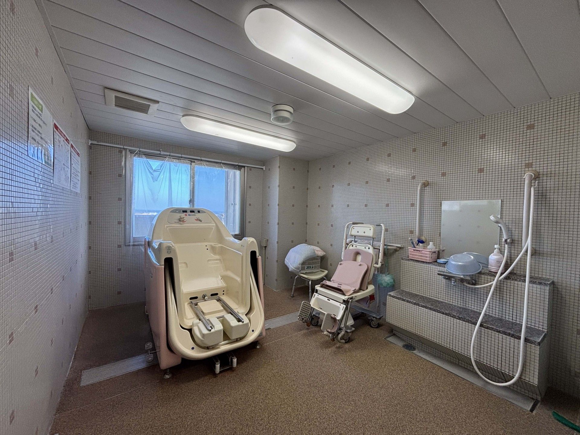 快適な入浴設備の部屋