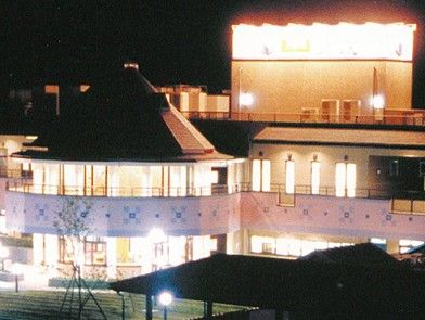夜の建物外観