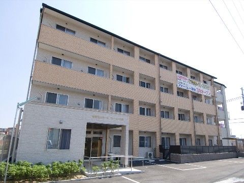 フォーユー平野の外観。車いすでも乗り入れ可能な玄関になっている。