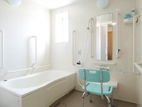 フォーユー平野の浴室。プライベートが守られた個室タイプの浴室を完備している。