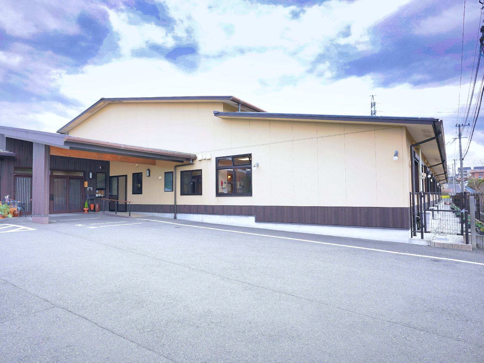 平屋建ての住宅型有料老人ホームの外観