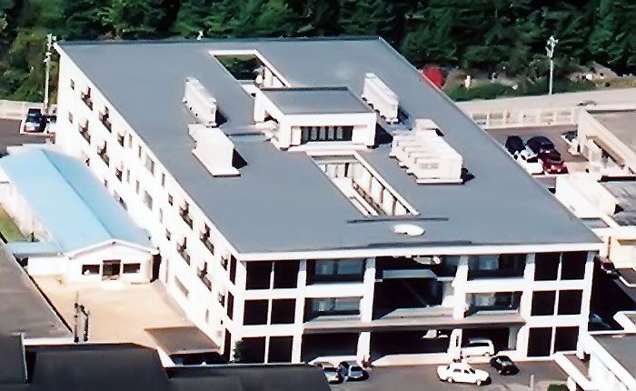 広々とした建物の外観