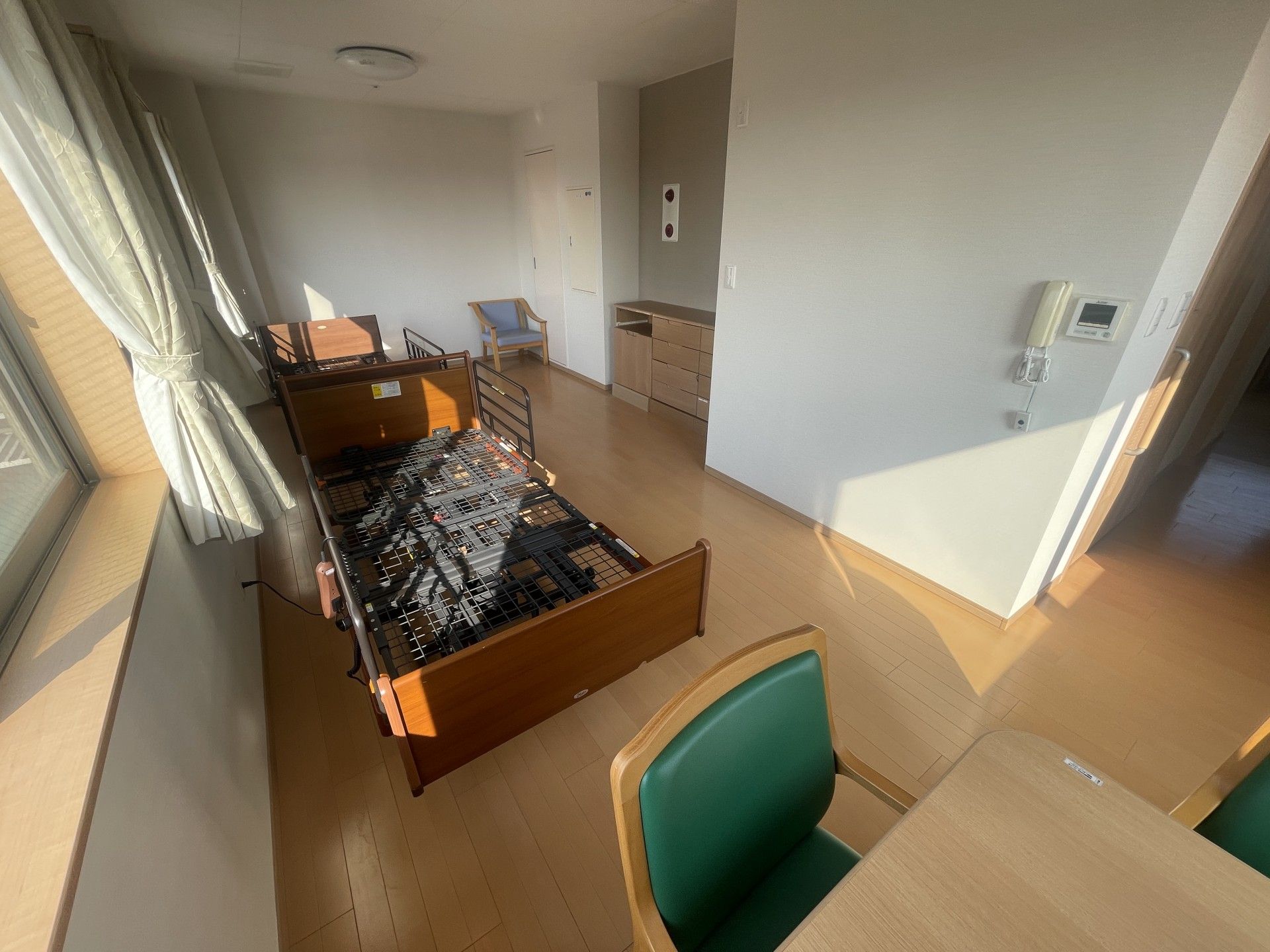 日差しが差し込む居室