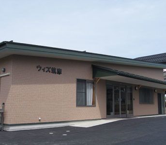 ゆったりとした入口の建物