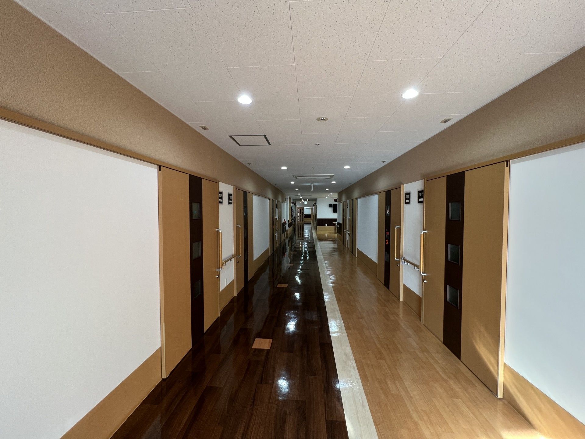 清潔な廊下の風景