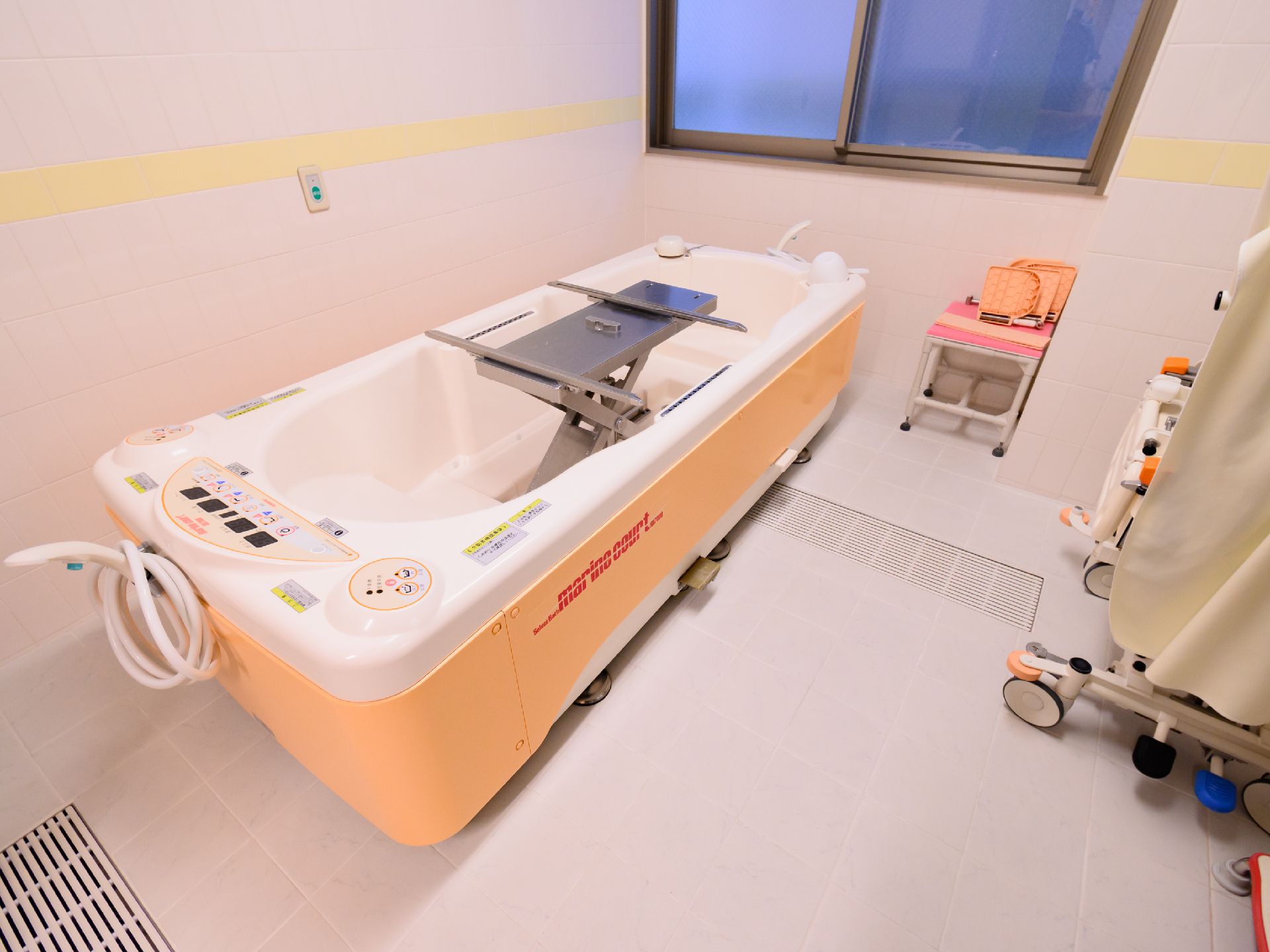 要介護の重い方でも、身体に負担をかけずに入浴できる機械浴