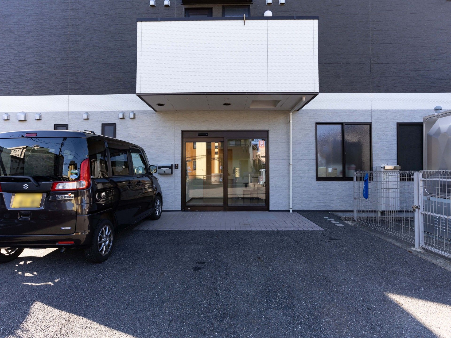 エントランス前の駐車場
