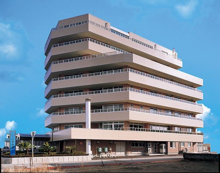 多階層の建物外観